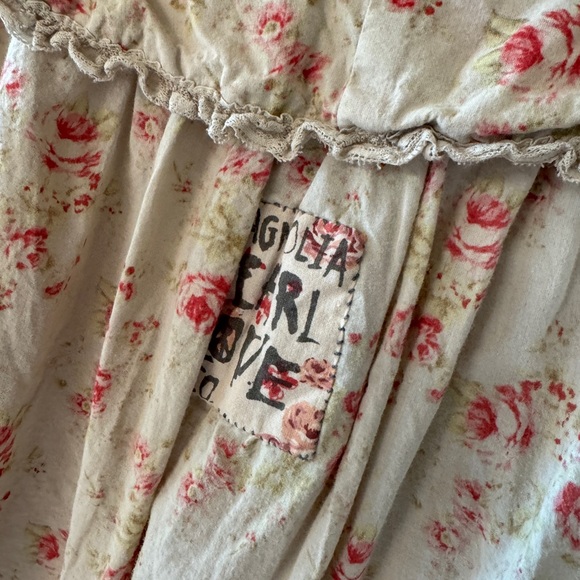 Magnolia Pearl Ana Lucia Blouse
1276- cottage - Picture 2 of 7